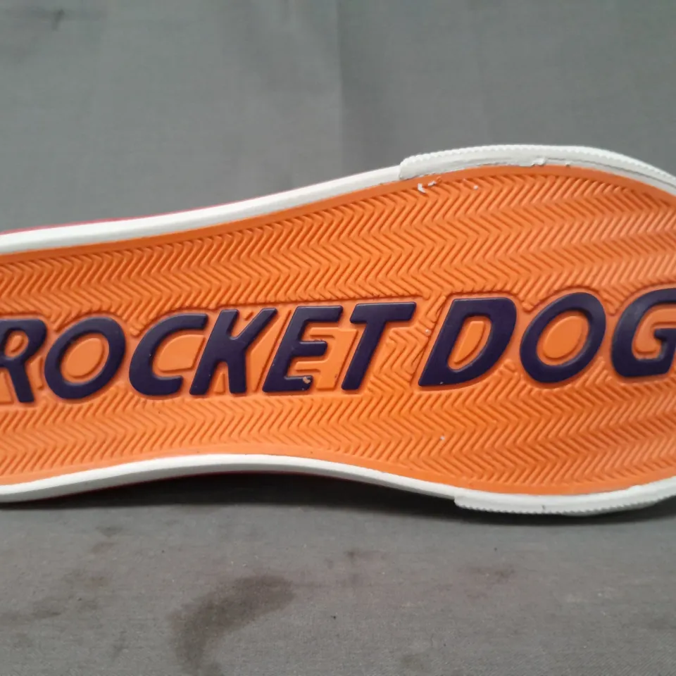 BOXED PAIR OF ROCKET DOG WOMEN'S SHOES IN MULTICOLOUR UK SIZE 3