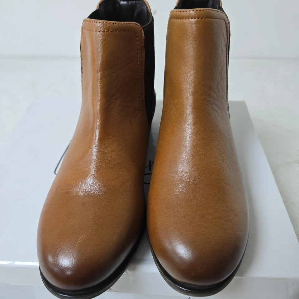 BOXED LEATHER COLLECTION KIARA BOOTS, TAN - SIZE 5