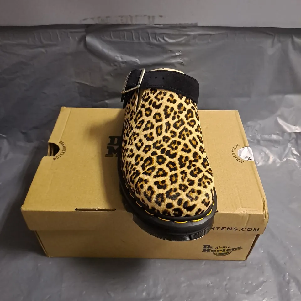 BOXED PAIR OF DR MARTENS ZEBZAG MULE MINI LEOPARD SPOT HAIR ON BRONX SUEDE SHOES IN LIGHT TAN/BLACK SIZE UK 6
