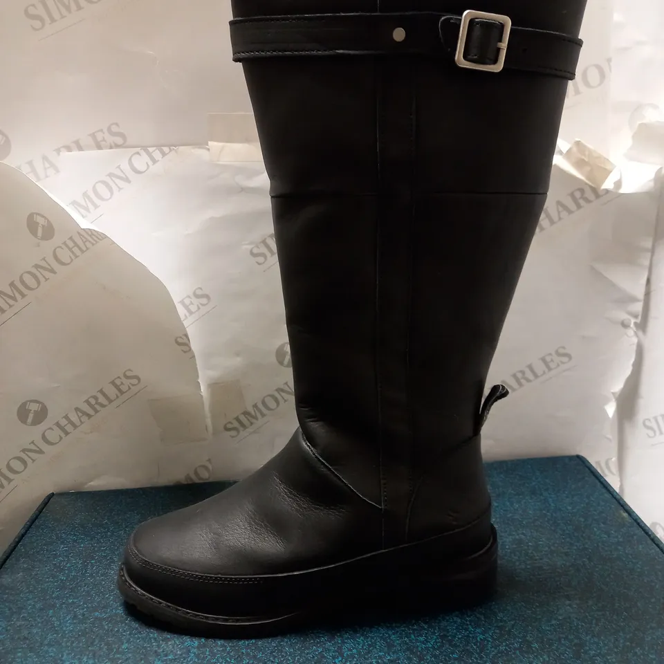EMU AUSTRALIA "NATASHA" BLACK LEATHER KNEE-HIGH BOOTS, UK SIZE 7