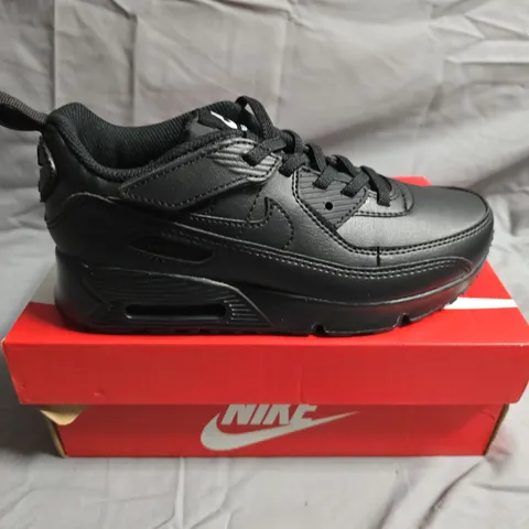 BOXED PAIR OF NIKE AIR MAX 90 EASYON TRAINERS - UK SIZE 2