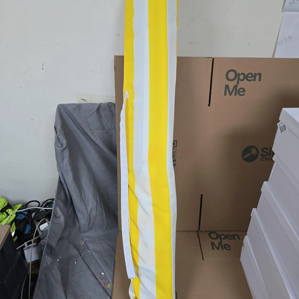YELLOW & WHITE STRIPED GARDEN PARASOL & STORAGE BAG- UNBOXED 