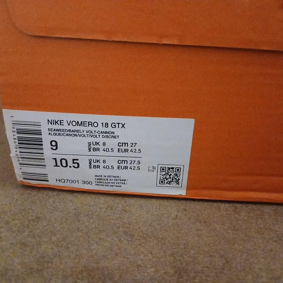 NIKE VOMERO 18 GTX RUNNING SHOES – UK 8, LIGHT BLUE/GRAY WITH NEON YELLOWS