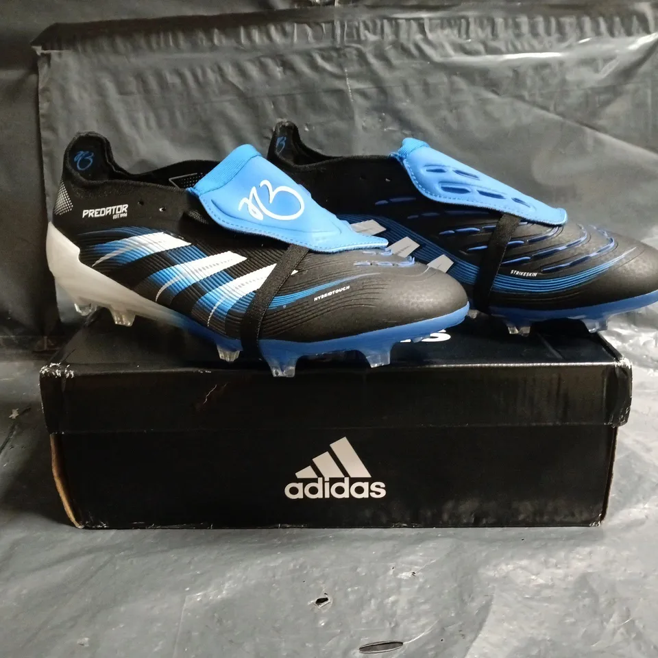 BOXED PAIR OF ADIDAS PREDATOR FOOTBALL BOOTS IN BLACK/BLUE/WHITE SIZE UK 8