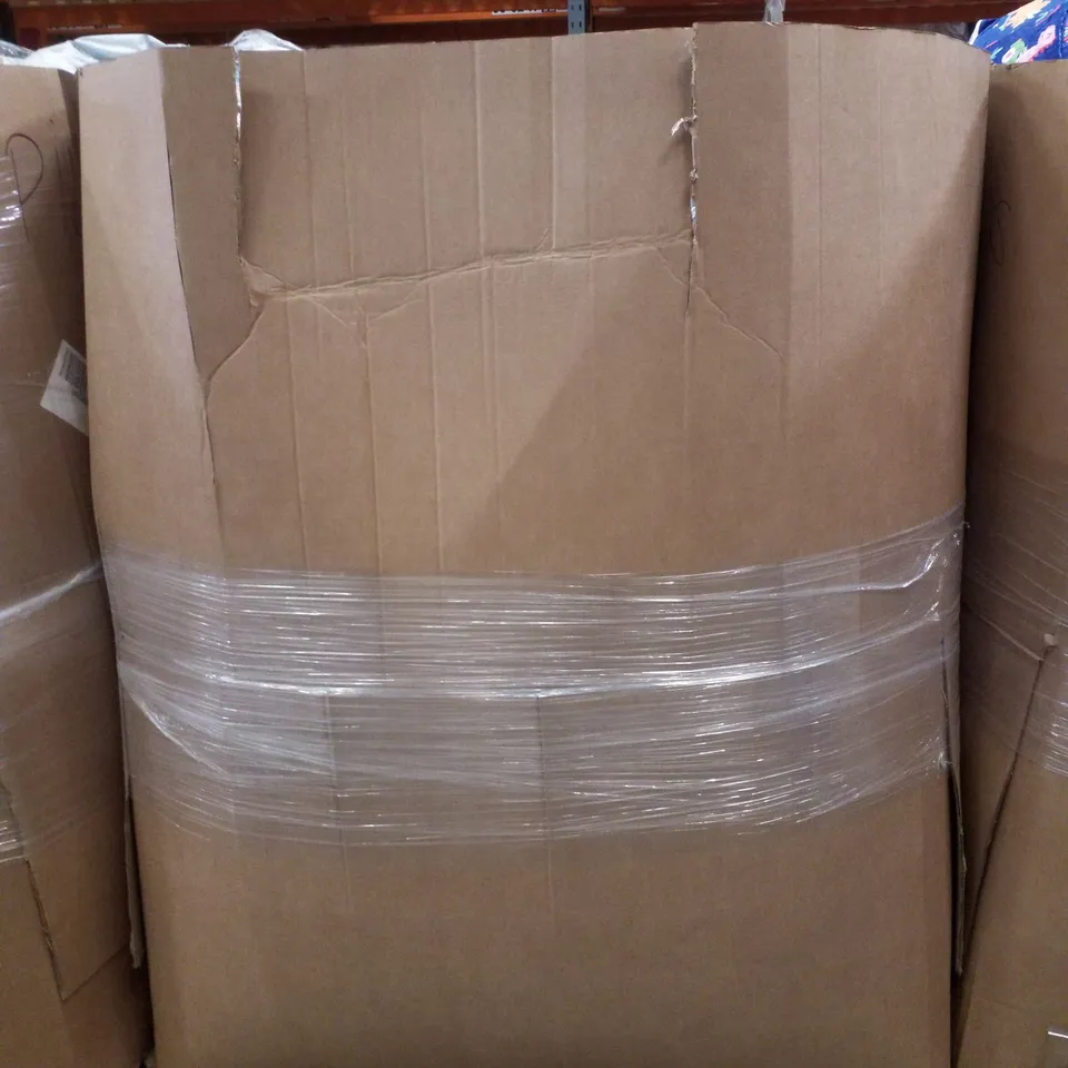 PALLET CONTAINING ASSORTED PILLOWS & CURTAINS