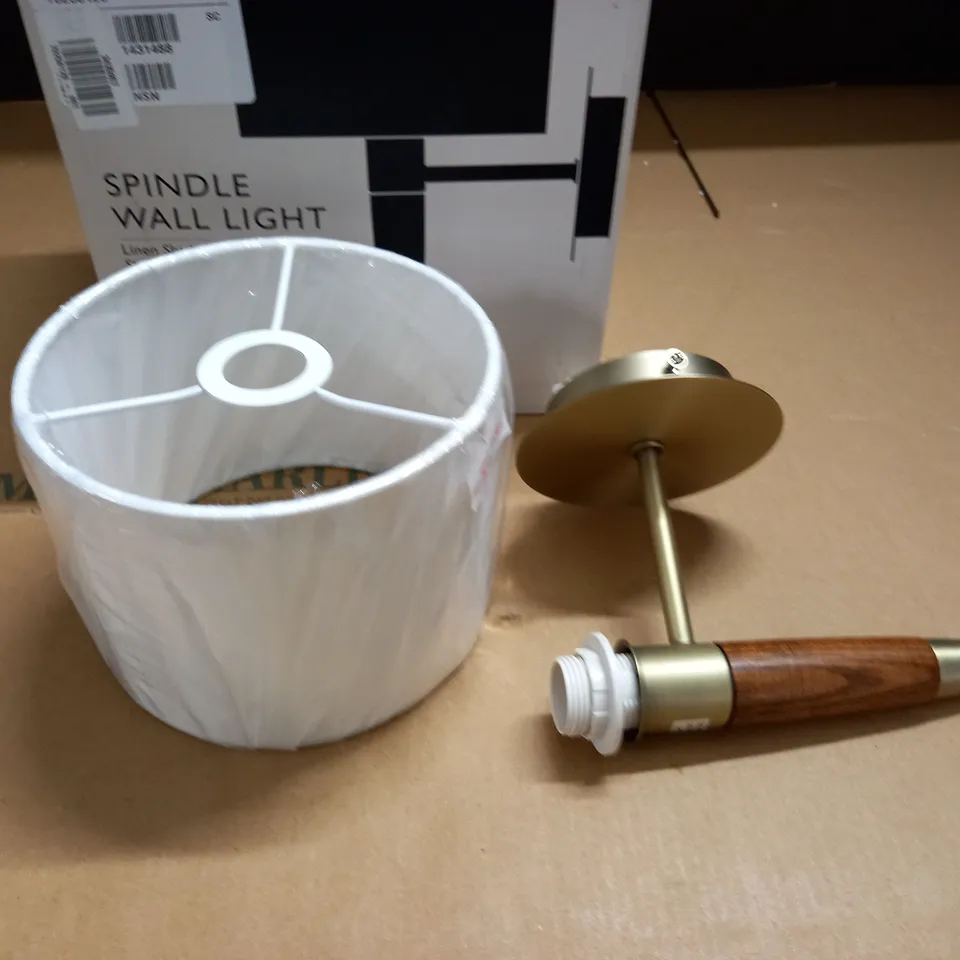 BOXED SPINDLE SINGLE ARM WALL LIGHT 