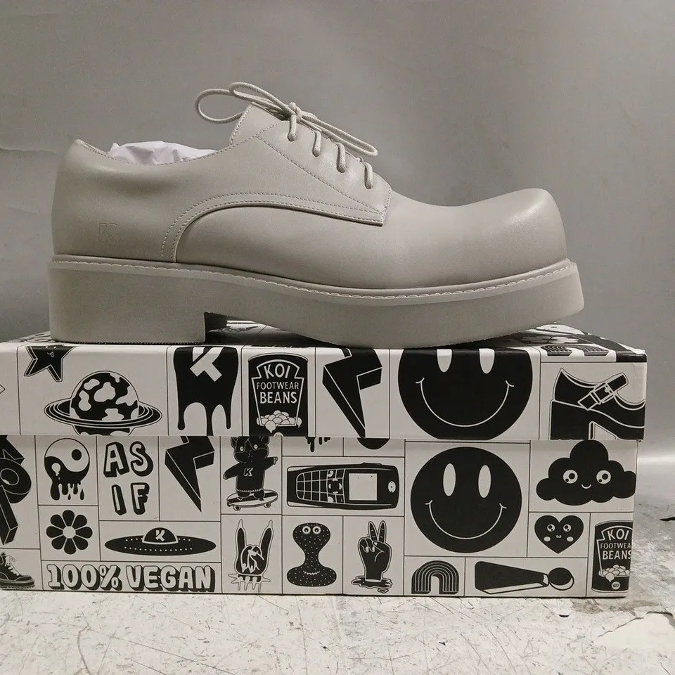 BOXED PAIR OF KOI 400% OVERSIZED MEN'S DERBY SHOES IN GREY SIZE UK 11