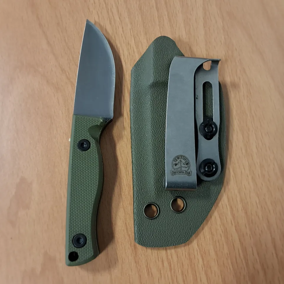 LOT OF 5 2.5" THE WILD GEESE EXPLORERS CLUB KNIFES WITH SHEATH IN GREEN