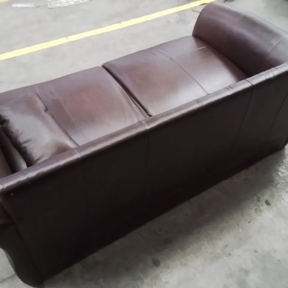 QUALITY DESIGNER LEATHER ROLL ARM SOFA (BACK CUSHIONS MISSING)