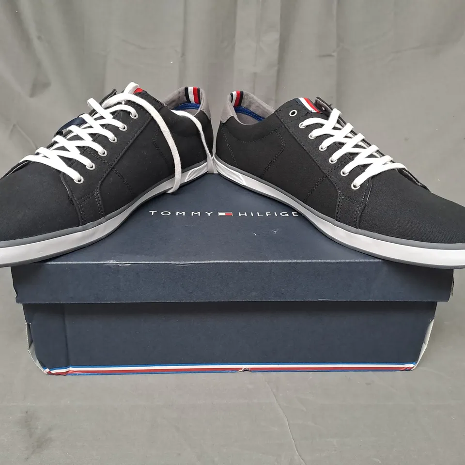 BOXED PAIR OF TOMMY HILFIGER SHOES IN BLACK UK SIZE 13