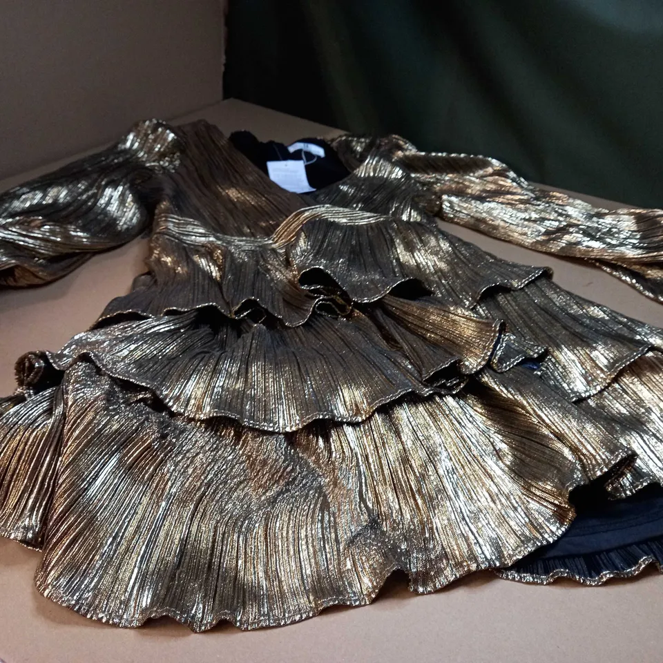 FOREVER UNIQUE GOLF FOIL TIERED PLUNGE STATEMENT DRESS - SIZE 12