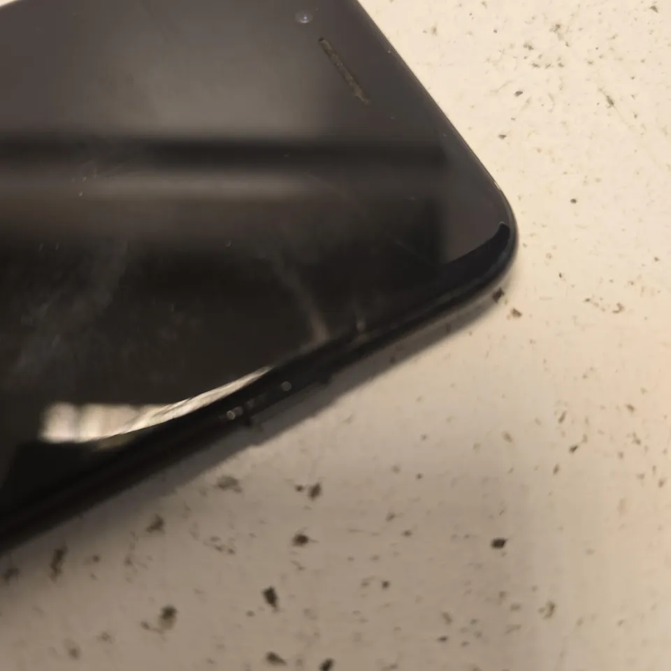 APPLE IPHONE 7 A1778 MOBILE PHONE SCRATCHED SCREEN