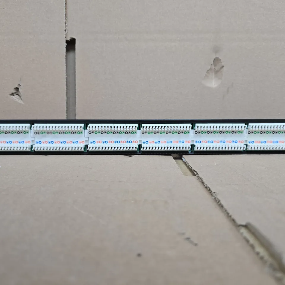 CONNECTIX 24-PORT CAT5E PATCH PANEL – 1U, 19-INCH RACK-MOUNT