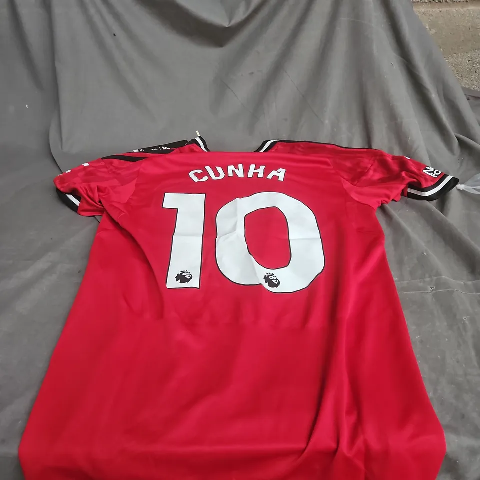 MANCHESTER UNITED CUNHA 10 OFFICIAL ADIDAS SMALL FOOTBALL TOP WITH TAGS  