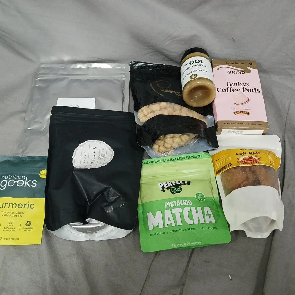 APPROXIMATELY 10 ASSORTED FOOD ITEMS TO INCLUDE NUTRITION GEEKS,COFFEE PODS AND PISTACHO MATCHA
