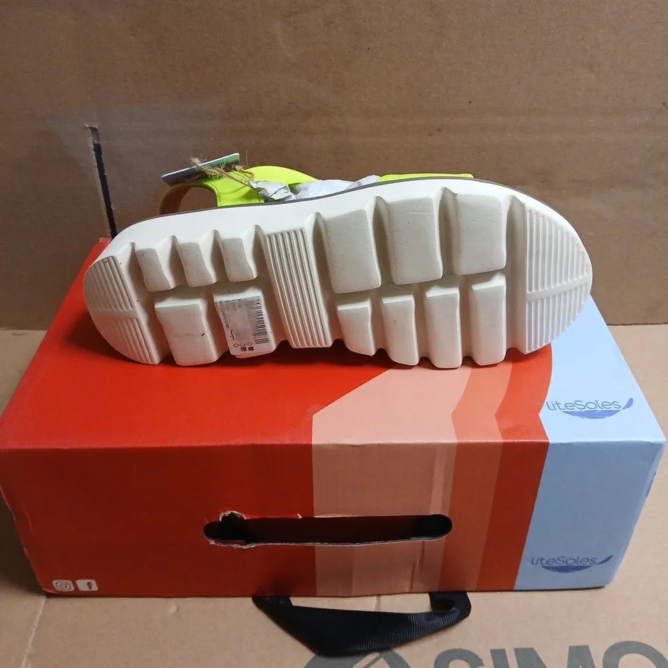 BOXED PAIR OF HEAVENLY FEET RITZ LIME SANDALS – UK 3 