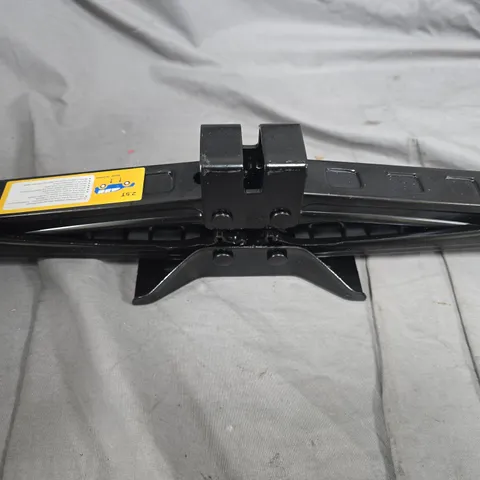 PORTABLE 2.5 TON CAR JACK 
