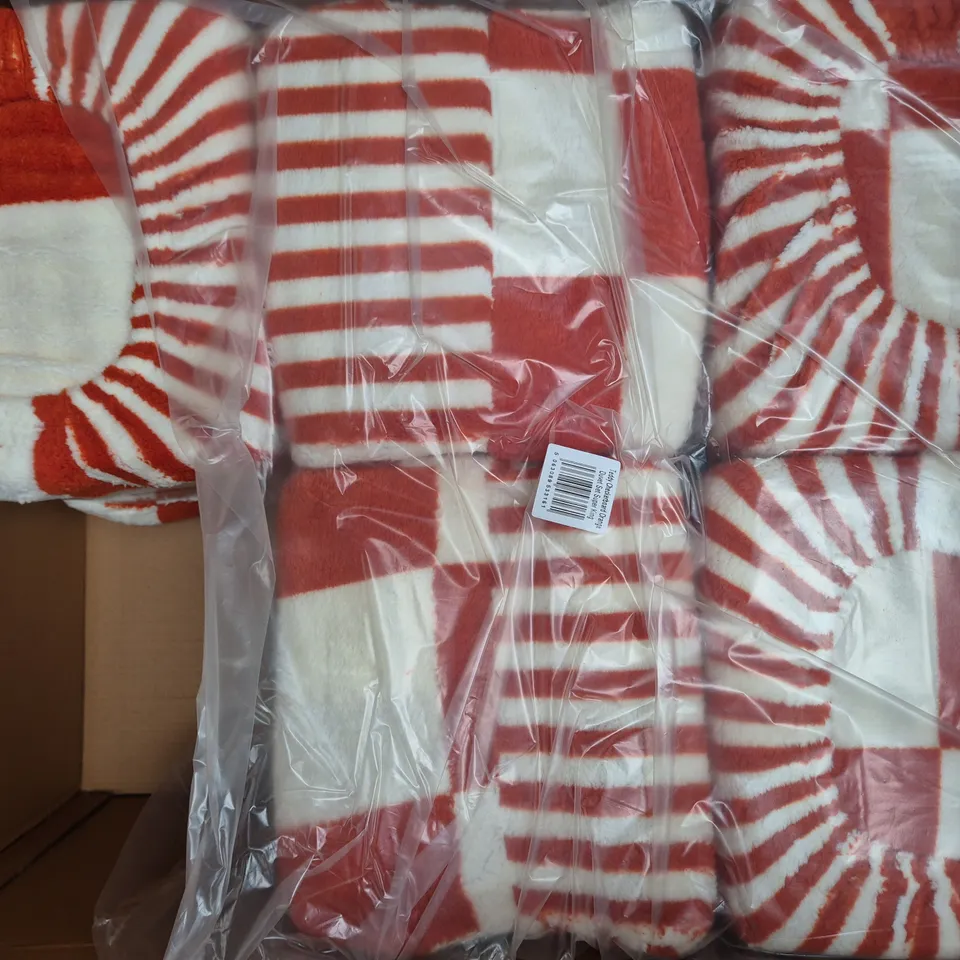BOX OF APPROXIMATELY 6 SUPER SNUGGLY TEDDY FLEECE SUPER KING SIZE DUVET SETS IN ORANGE/CREAM - COLLECTION ONLY