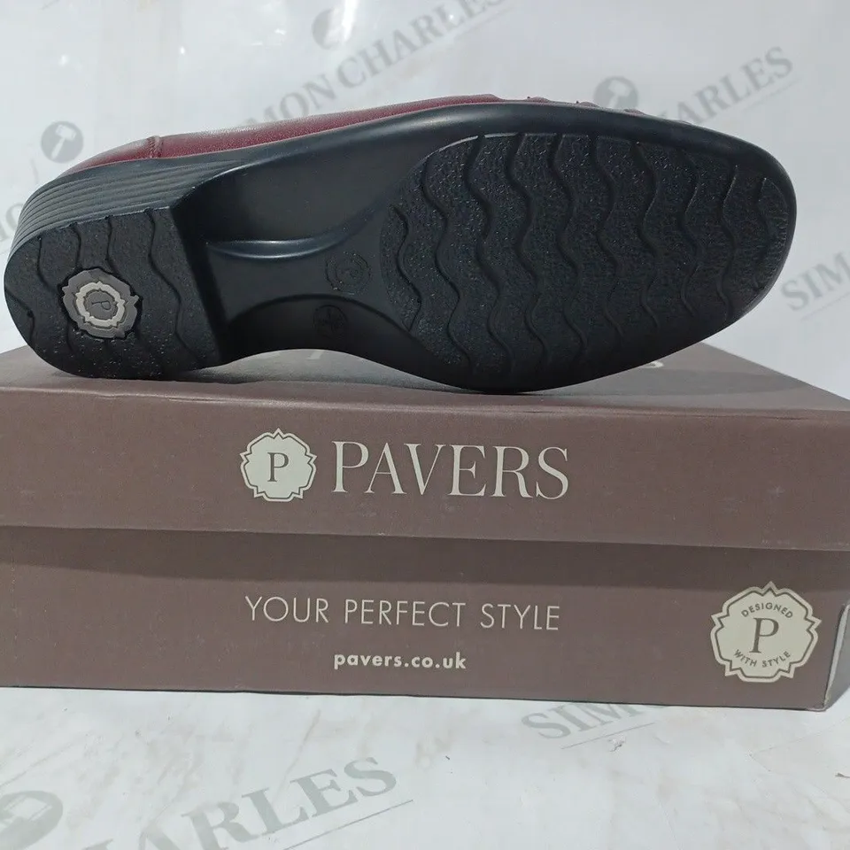 BOXED PAIR OF PAVERS LOW HEEL LOAFERS IN BURGUNDY SIZE 5
