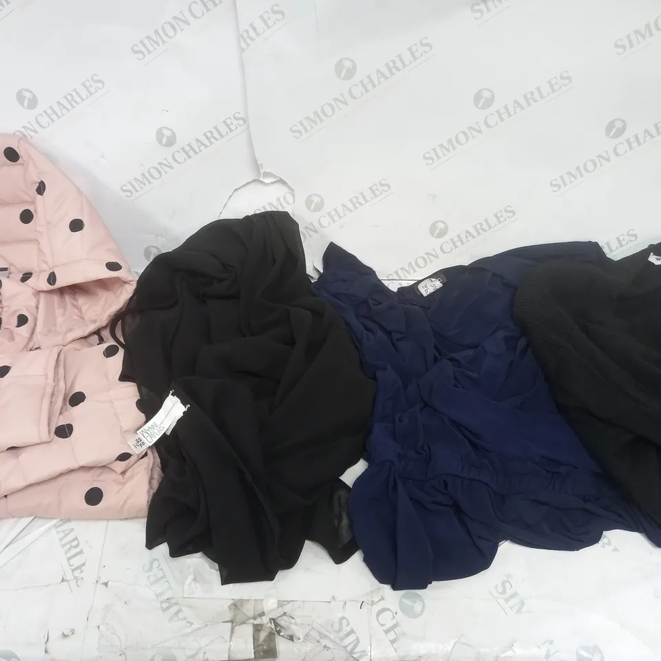 BOX OF APPROX 20 ASSORTED CLOTHING ITEMS TO INCLUDE -WULI:LUU - KIM&CO - CENTIGRADE ECT