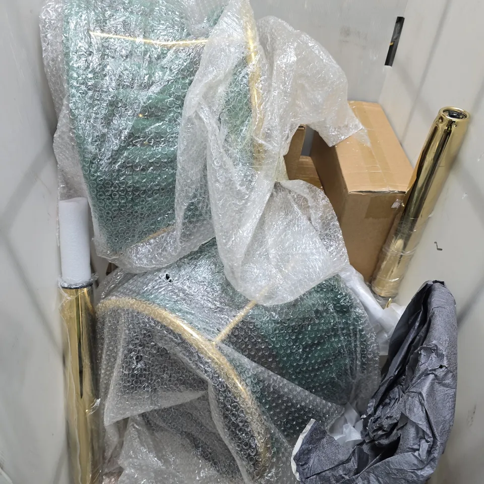 APPROXIMATELY 10 ASSORTED HOUSEHOLD PRODUCTS TO INCLUDE CHAIR SET, STORAGE RACK, TOASTER ETC 