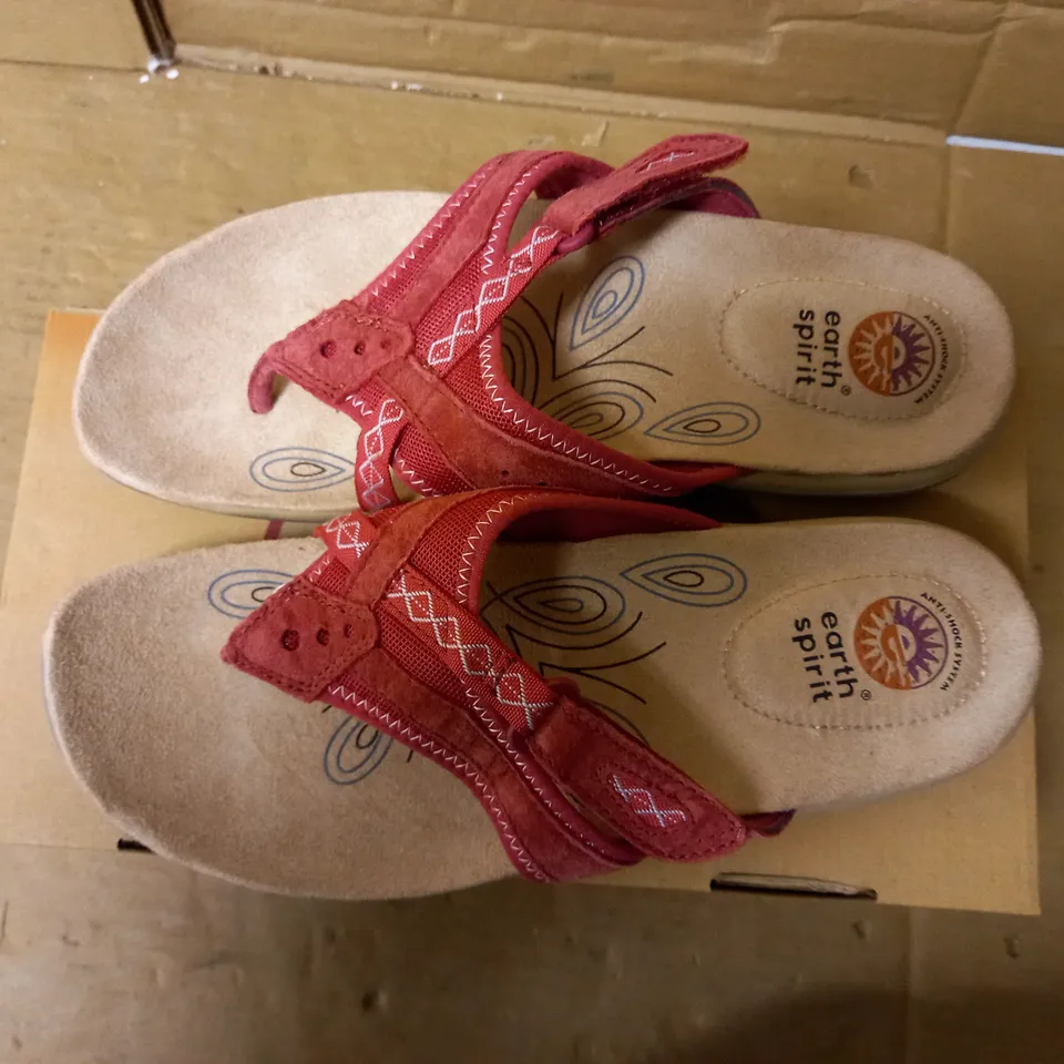 EARTH SPIRIT JULIET SANDAL - UK SIZE 7, RICH RED
