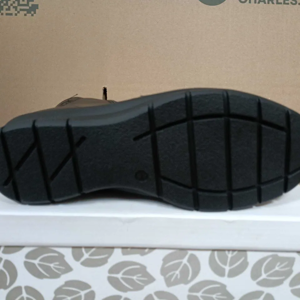 BOXED PAIR OF SHOETREE COMOFRT ZENA BLACK ANKLE BOOTS – UK 5