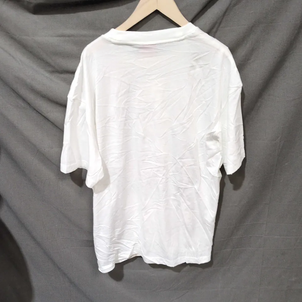 HUGO BOSS WHITE GRAPHIC T-SHIRT WITH PORTRAIT PRINT – RED HUGO LOGO SIZE M