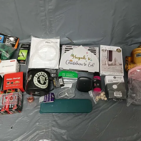 APPROXIMATELY 10 ASSORTED HOUSEHOLD ITEMS TO INCLUDE PROBREEZE2, 1.5KG TOOL LANYARDS, AND GUINNESS CUP ETC.