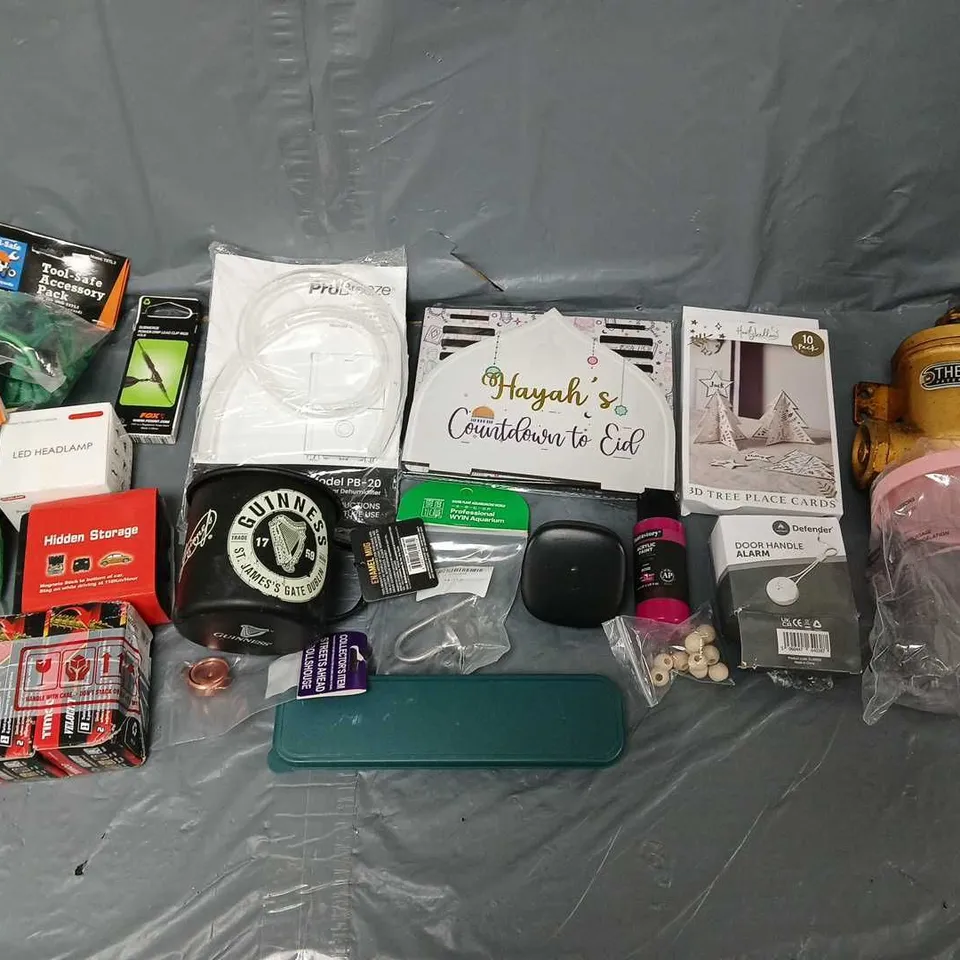 APPROXIMATELY 10 ASSORTED HOUSEHOLD ITEMS TO INCLUDE PROBREEZE2, 1.5KG TOOL LANYARDS, AND GUINNESS CUP ETC. 