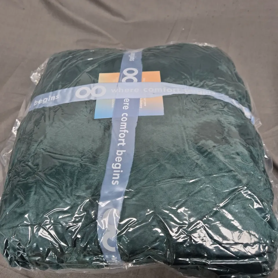 SEALED OODIE OVERSIZED HOODED BLANKET - MOSS GREEN