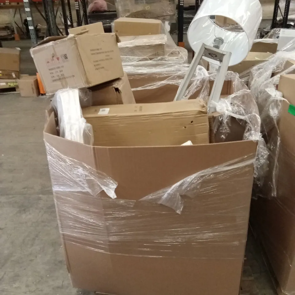 PALLET TO CONTAIN APPROXIMATELY 20 ASSORTED DESIGNER LIGHTING PRODUCTS