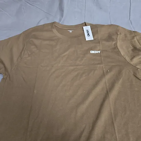 DKNY LOGO TEE SIZE XL