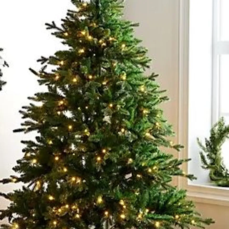 BOXED HOME REFLECTIONS PRE-LIT 4FT CHRISTMAS TREE