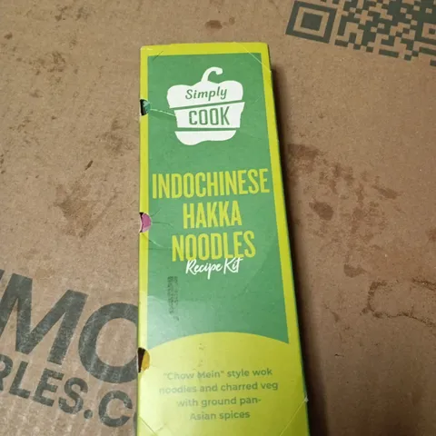 APPROXIMATELY 11 ASSORTED DRINK & FOOD ITEMS INCLUDING HAKKA NOODLES RECIPE AND ROBINSONS FRUIT SHOOT 