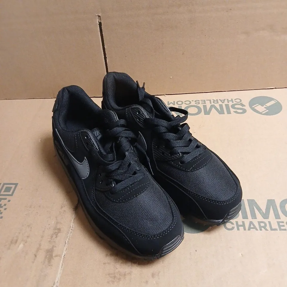 NIKE AIR MAX BLACK TRAINERS BOXED SIZE 8.5