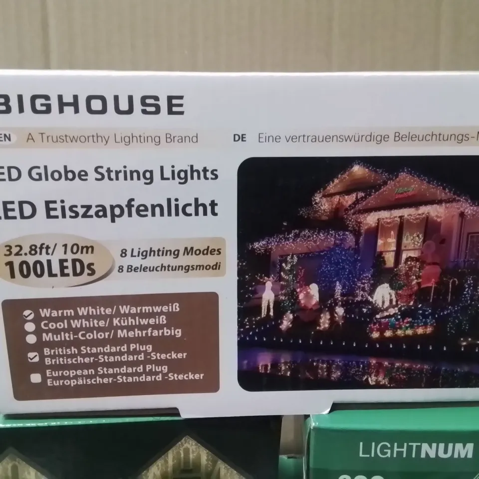 BOX CONTAINING LARGE AMOUNT OF FAIRY/CELEBRATION LIGHTS