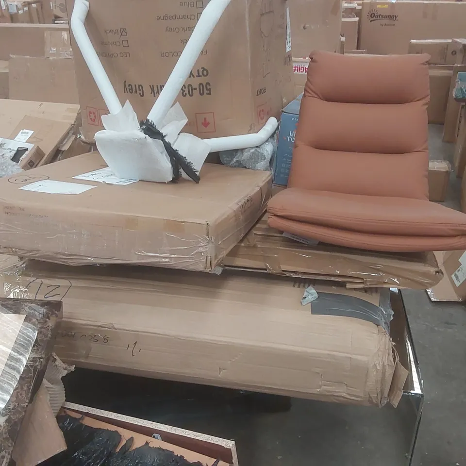 PALLET CONTAINING A LARGE QUANTITY OF ASSORTED DESIGNER FURNITURE PARTS ECT