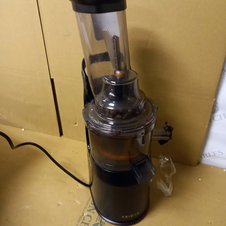 FRIDJA MASTICATING JUICER