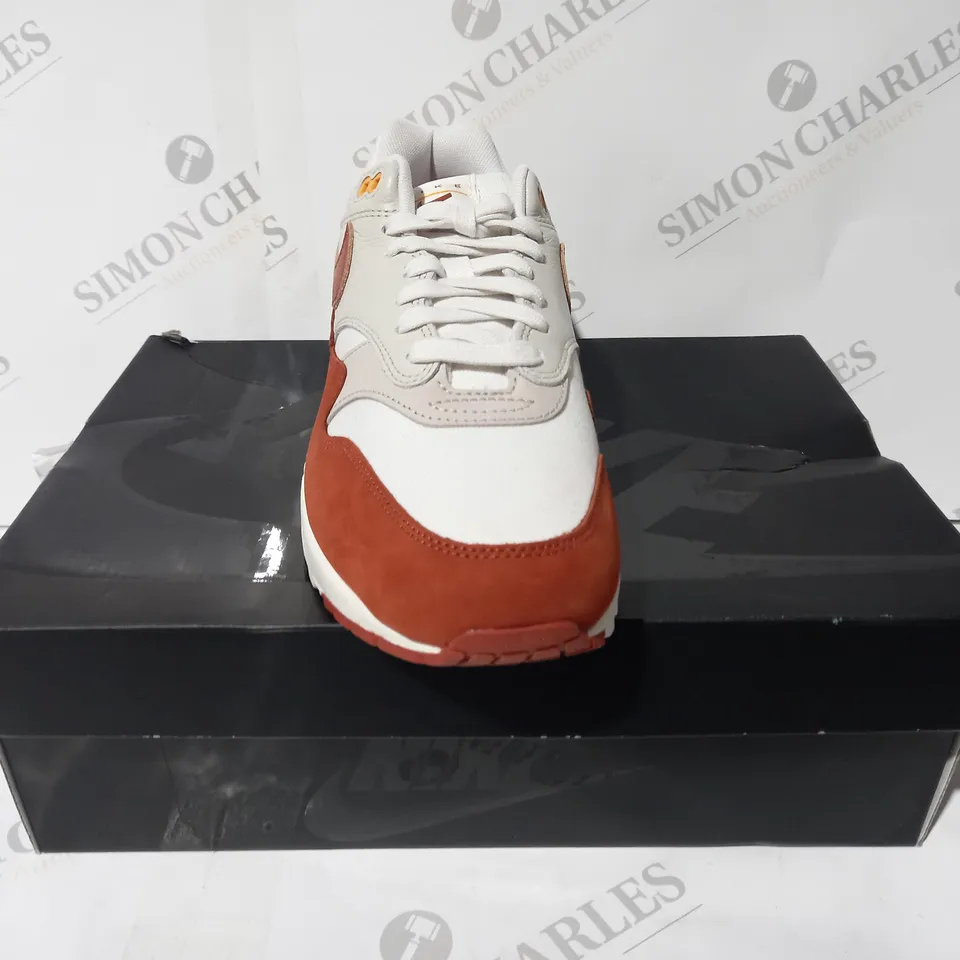 BOXED PAIR OF NIKE AIR MAX 1 LX TRAINERS IN CREAM/RUGGED ORANGE UK SIZE 8.5