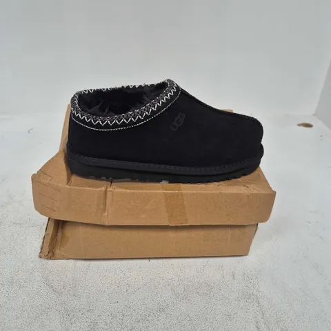 BOXED PAIR OF UGG TASMAN II SLIPPERS IN BLACK - SIZE 38