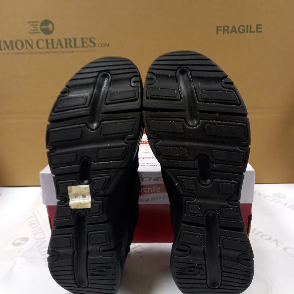 SKETCHERS OPEN BACK CLOG SIZE 6