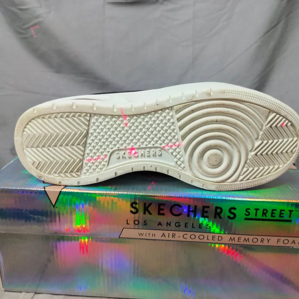 BOXED PAIR OF SKECHERS STREET LOS ANGELES SNEAKERS – SIZE 6