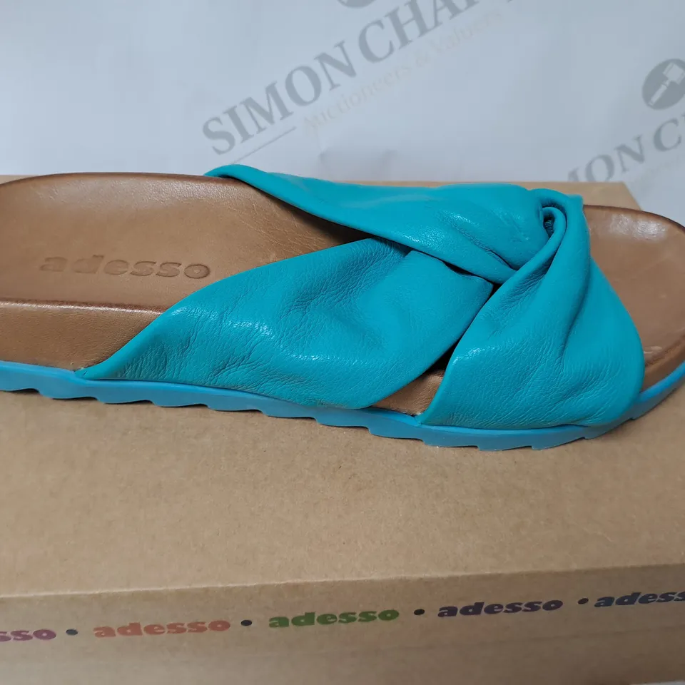 BOXED ADESSO SANDLES IN BLUE SIZE 7 