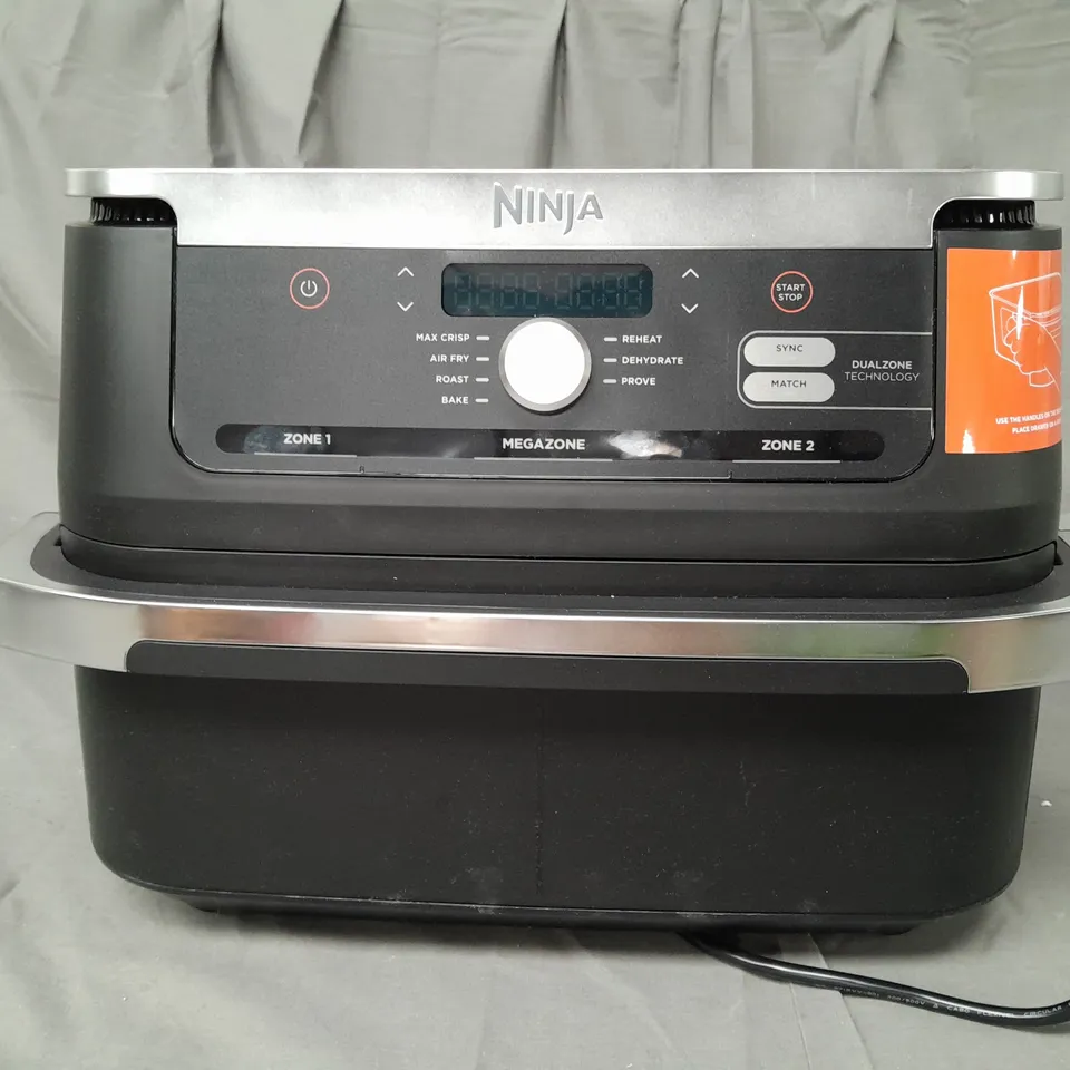 BOXED NINJA 10.4L FOODI FLEXDRAWER DUAL AIR FRYER AF500UK