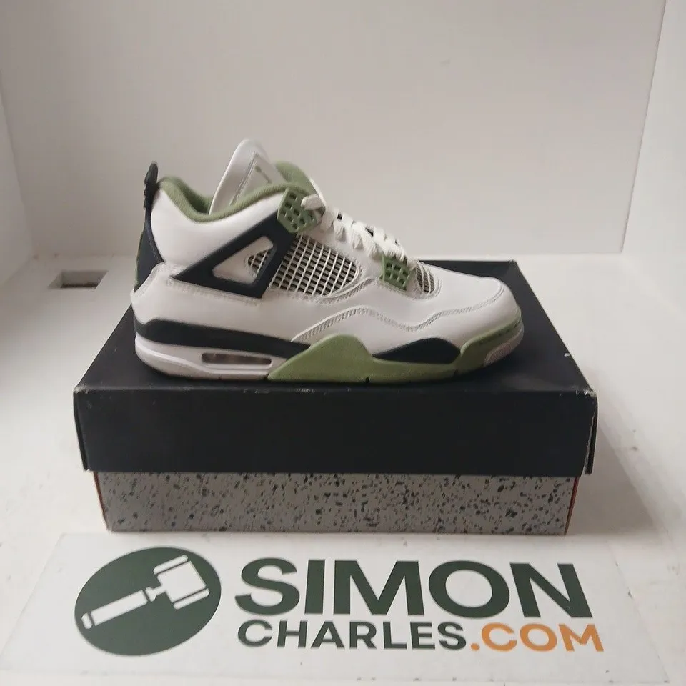 BOXED PAIR OF NIKE AIR WOMENS AIR JORDAN 4 RETRO TRAINERS IN WHITE/GREEN - UK 7
