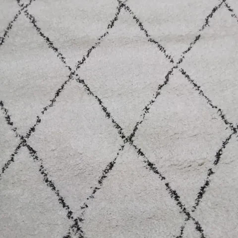 ELSA SHAGGY WHITE AND BLACK AREA RUG SIZE 120X170CM