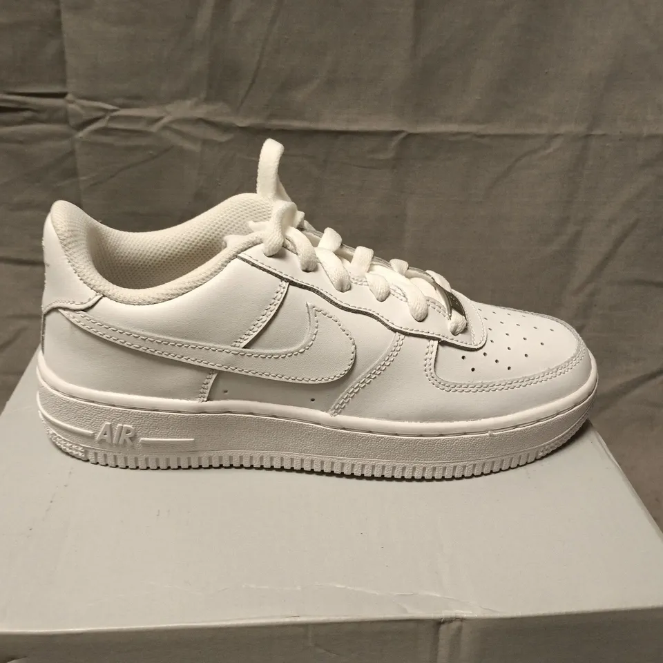 NIKE AIR FORCE 1 LE (GS) WHITE/WHITE IN KIDS' TRAINERS UK 4
