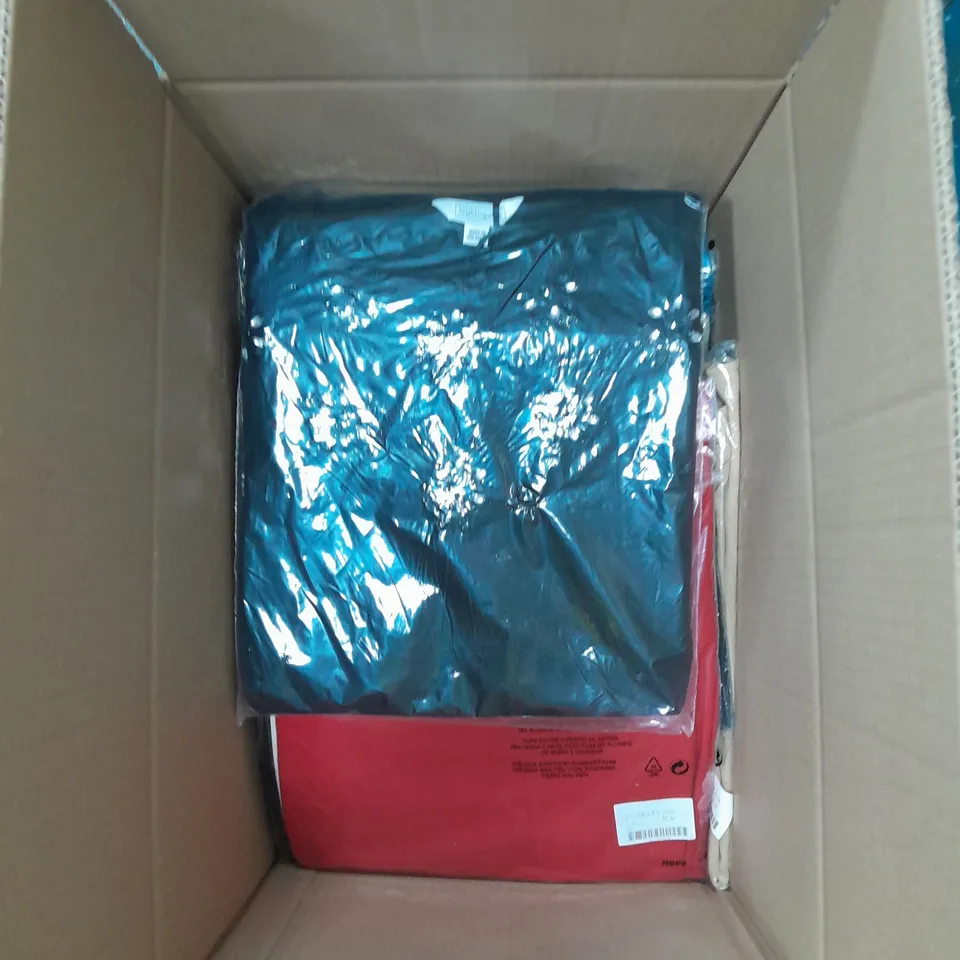 LOT OF APPROX 16 CLOTHING ITEMS IN VARIOUS BRANDS, STYLES, COLOURS AND SIZES