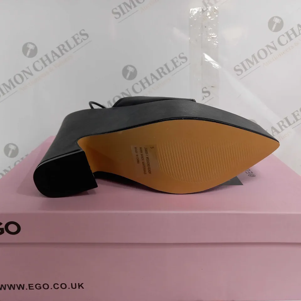BOXED EGO WEEKEND READY IN BLACK - UK 5 